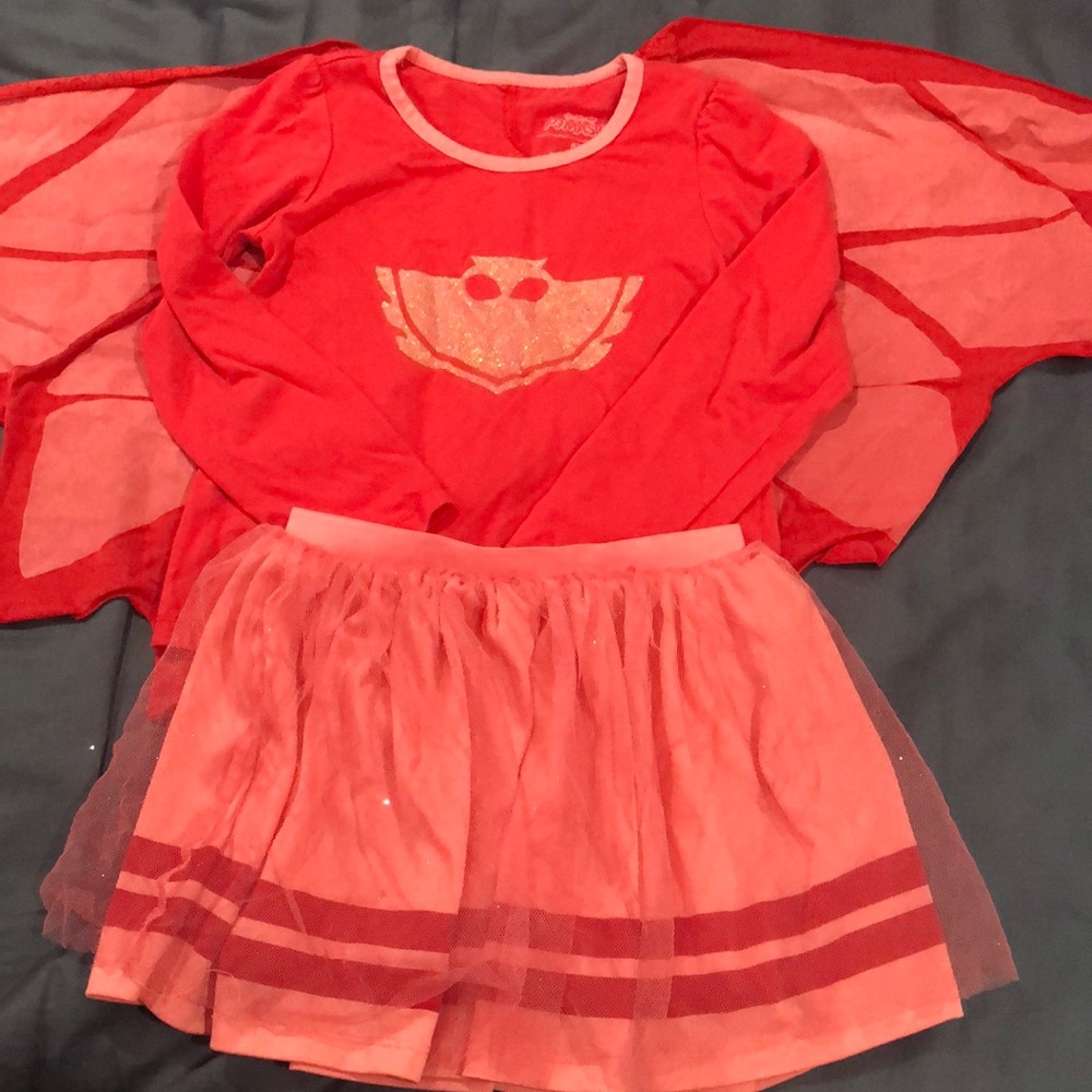 OWELETTE-5T Long sleeve, cape and tutu skirt.